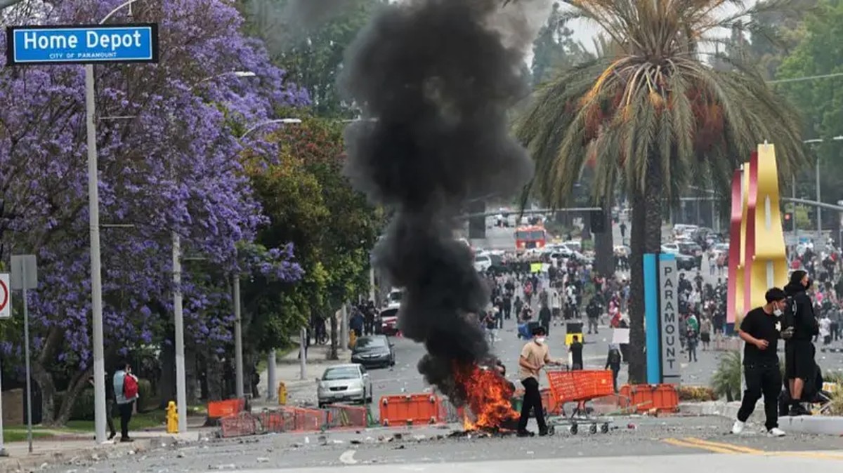 Como um rumor de batida contra imigrantes em loja fez eclodir protestos em Los Angeles