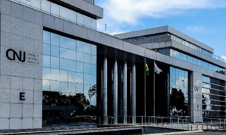CNJ e CNMP aprovam novos penduricalhos para juízes e membros do MP