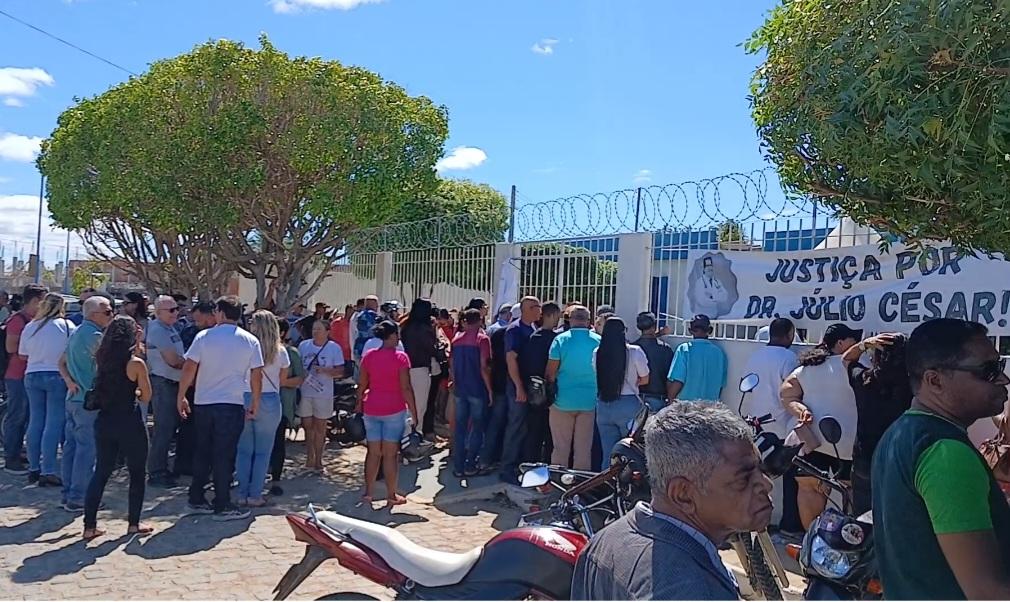 ACOMPANHE AO VIVO JULGAMENTO DOS ACUSADOS NO CRIME CONTRA DR. JÚLIO CÉSAR.