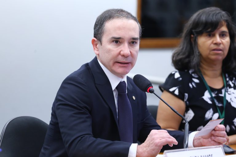 Projeto obriga condomínios a comunicar indícios de violência doméstica à polícia