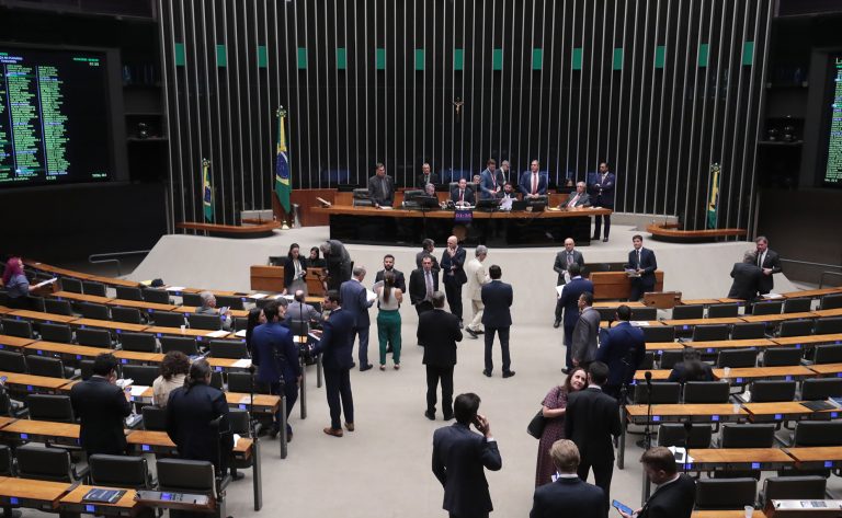 Câmara aprova mais recursos para órgãos de trânsito; acompanhe